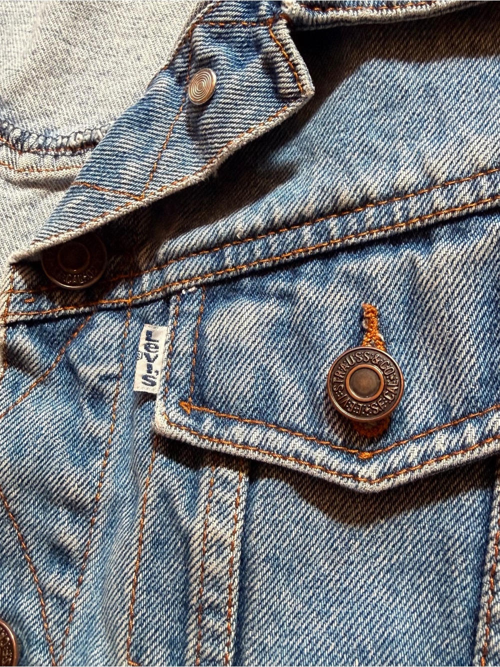 Levi’s Classic Light Blue Denim Vest - Picture 2 of 8